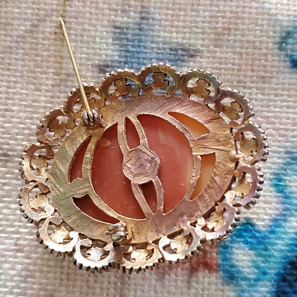 Vintage Cameo Brooch - Picture 12 of 16